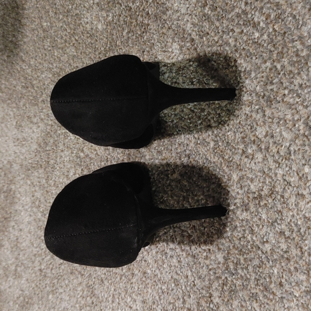Black Heels - Picture 3 of 3